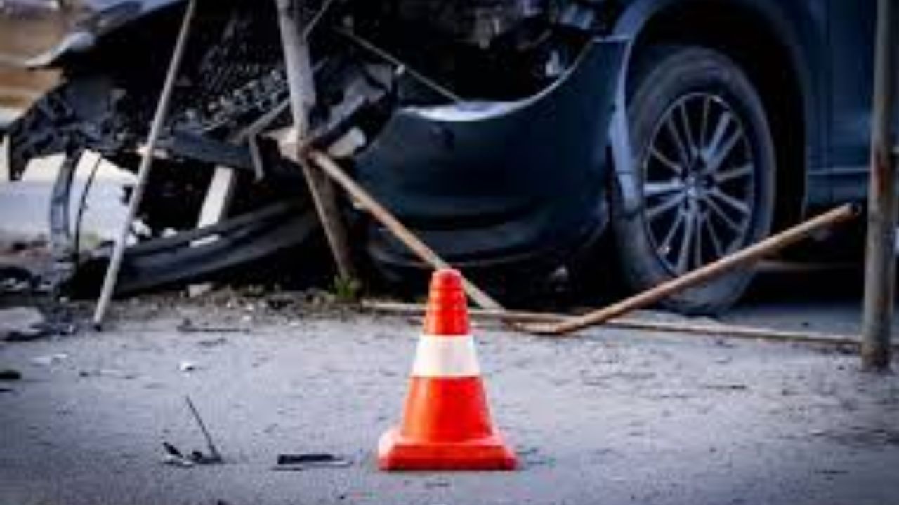 आगरा-लखनऊ एक्सप्रेसवे पर दर्दनाक हादसा, गाजियाबाद के मशहूर उद्योगपति समेत 4 की मौत