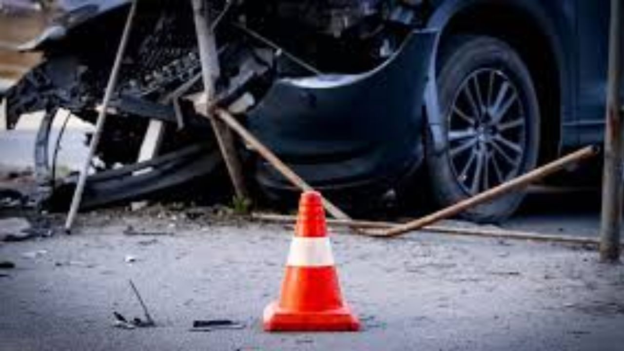 मुरादाबाद-आगरा हाईवे पर कोहरा बना काल, नोएडा में रहने वाले युवक का पूरा परिवार खत्म, सड़क पर पड़ी 4 लाशें