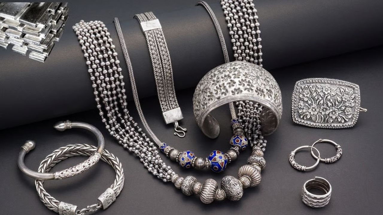 Silver की हुई चांदी: सोलर और EV क्रांति में छिपा बिजनेस का नया सोना,क्यों 2025 में इन्वेस्टर्स की पहली पसंद बना?