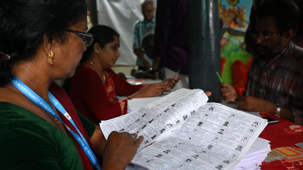 क्या सच में Uttar Pradesh में SIR से लाखों नाम हटाने की तैयारी! सपा ने क्यों लगाया इतना बड़ा आरोप?