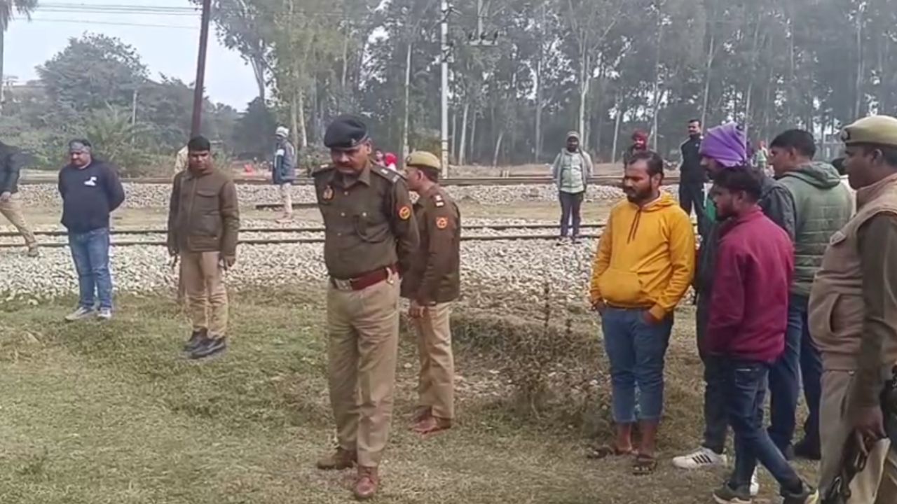 सोनभद्र में रेलवे ट्रैक के किनारे अज्ञात शव मिलने से दहशत, जांच में जुटी पुलिस व रेलवे प्रशासन