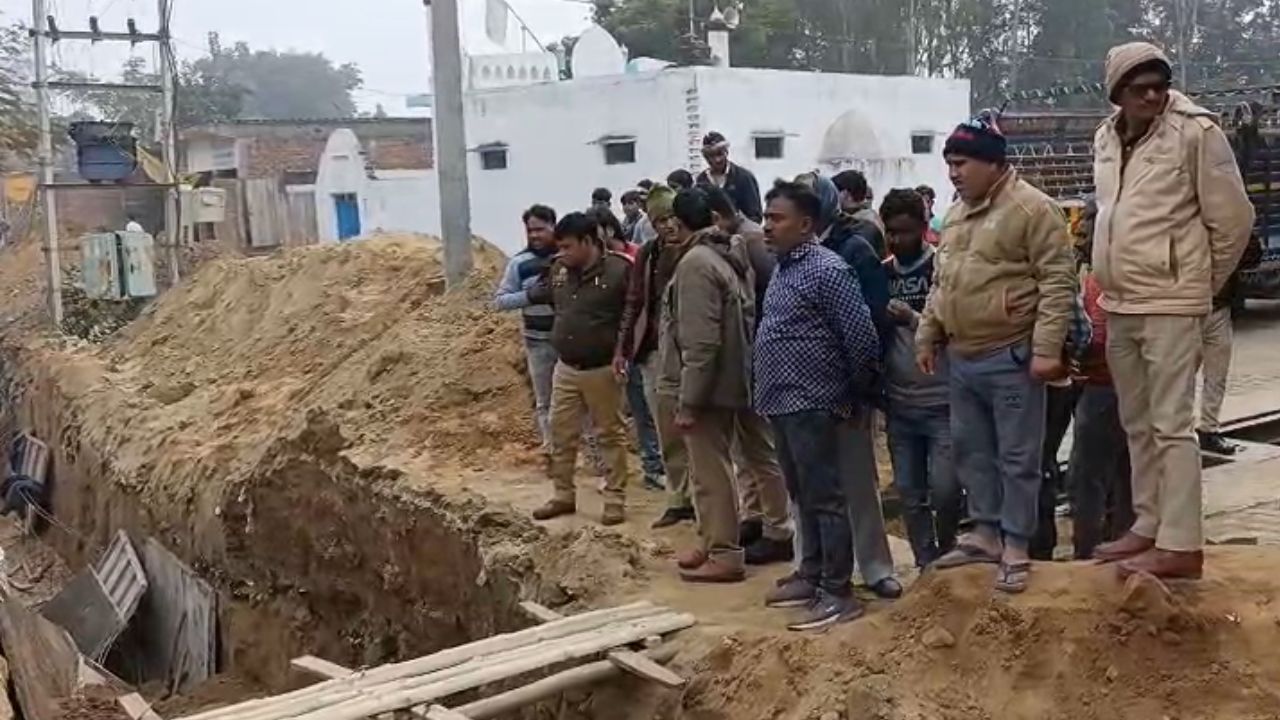 मैनपुरी में बड़ा हादसा: मजदूर की मौत और तीन गंभीर घायल, ठेकेदार फरार