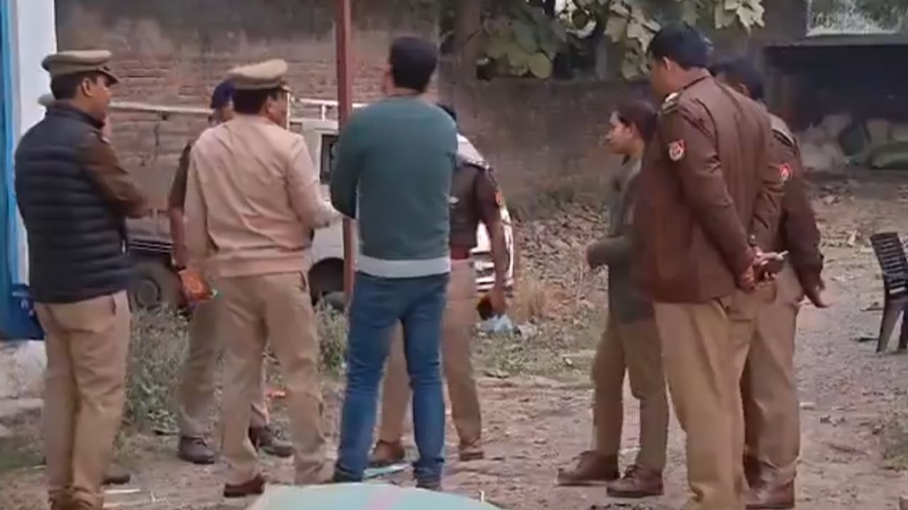 यूपी की बड़ी खबर: वाराणसी में कफ सिरप गोदाम पर छापेमारी, हजारों शीशियां बरामद, जानिये पूरा अपडेट