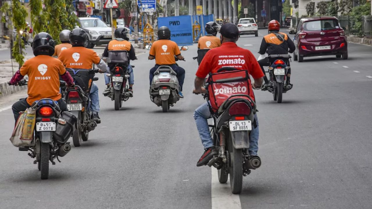 न्यू ईयर ईव पर नहीं कर पाएंगे आर्डर? देशव्यापी हड़ताल में उतरे लाखों गिग वर्कर्स, जानिये इससे जुड़ी बड़ी बातें