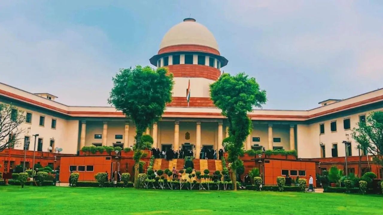 अरावली पर सुप्रीम कोर्ट का यू-टर्न फैसला: पुराने आदेश पर रोक, गहलोत बोले-अब सही पटरी पर लौटेगा मामला