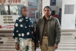 UP Crime: गोरखपुर फर्जी दस्तावेजों से बैंक को लगाया चूना, गोला पुलिस ने महिला अभियुक्ता को किया गिरफ्तार