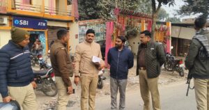 गोरखपुर: खजनी में दिनदहाड़े 45 हजार की लूट, बैंक सुरक्षा और मैनेजर की भूमिका पर गंभीर सवाल