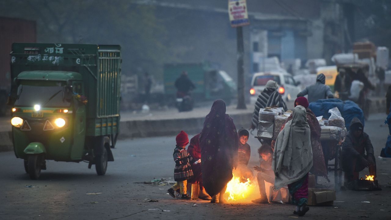 यूपी में बढ़ी सिहरन: शाम ढलते ही तेज हुई ठंड, अयोध्या में कांपती रातें; आने वाले दिनों में कैसा रहेगा मौसम