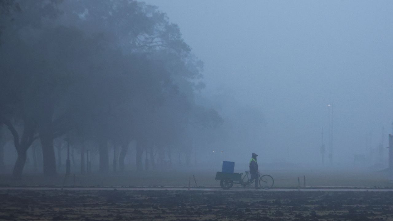 मौसम वैज्ञानिकों का कहना है कि प्रदेश में दो सक्रिय पश्चिमी विक्षोभ के कारण तापमान में हल्की गिरावट और बादलों की आवाजाही बनी रह सकती है। इन विक्षोभों के प्रभाव से दिन में धूप-छांव का दौर भी जारी रहेगा। हालांकि उनके आगे बढ़ते ही आसमान साफ हो जाएगा और तापमान में और गिरावट की संभावना बढ़ जाएगी। (Img: Google) मौसम वैज्ञानिकों का कहना है कि प्रदेश में दो सक्रिय पश्चिमी विक्षोभ के कारण तापमान में हल्की गिरावट और बादलों की आवाजाही बनी रह सकती है। इन विक्षोभों के प्रभाव से दिन में धूप-छांव का दौर भी जारी रहेगा। हालांकि उनके आगे बढ़ते ही आसमान साफ हो जाएगा और तापमान में और गिरावट की संभावना बढ़ जाएगी। (Img: Google)