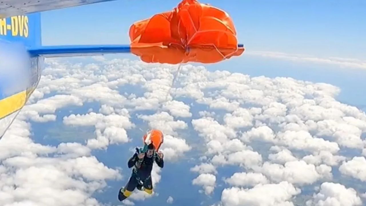 ऑस्ट्रेलिया में स्काइडाइविंग हादसा: स्काइडाइवर ने बाल-बाल बचाई जान, देखें वायरल Video