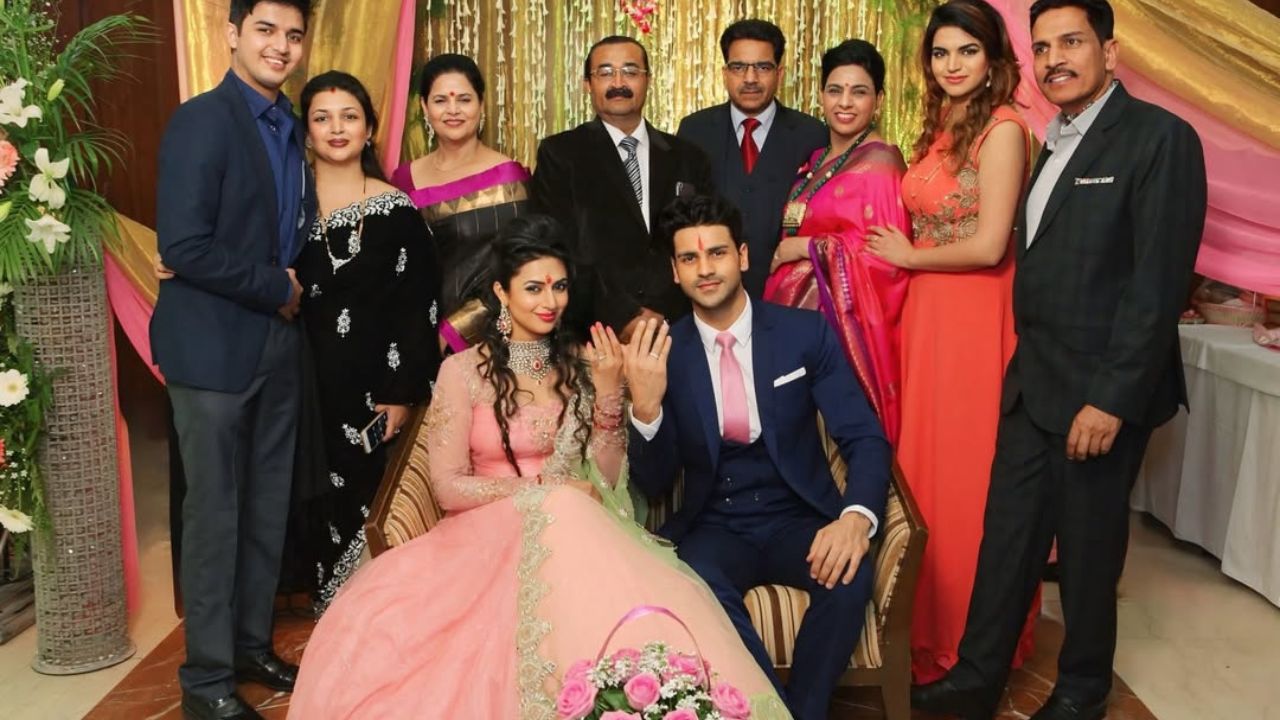 इन फोटोज को शेयर करते हुए दिव्यांका ने एक भावुक कैप्शन भी लिखा। उन्होंने लिखा, 