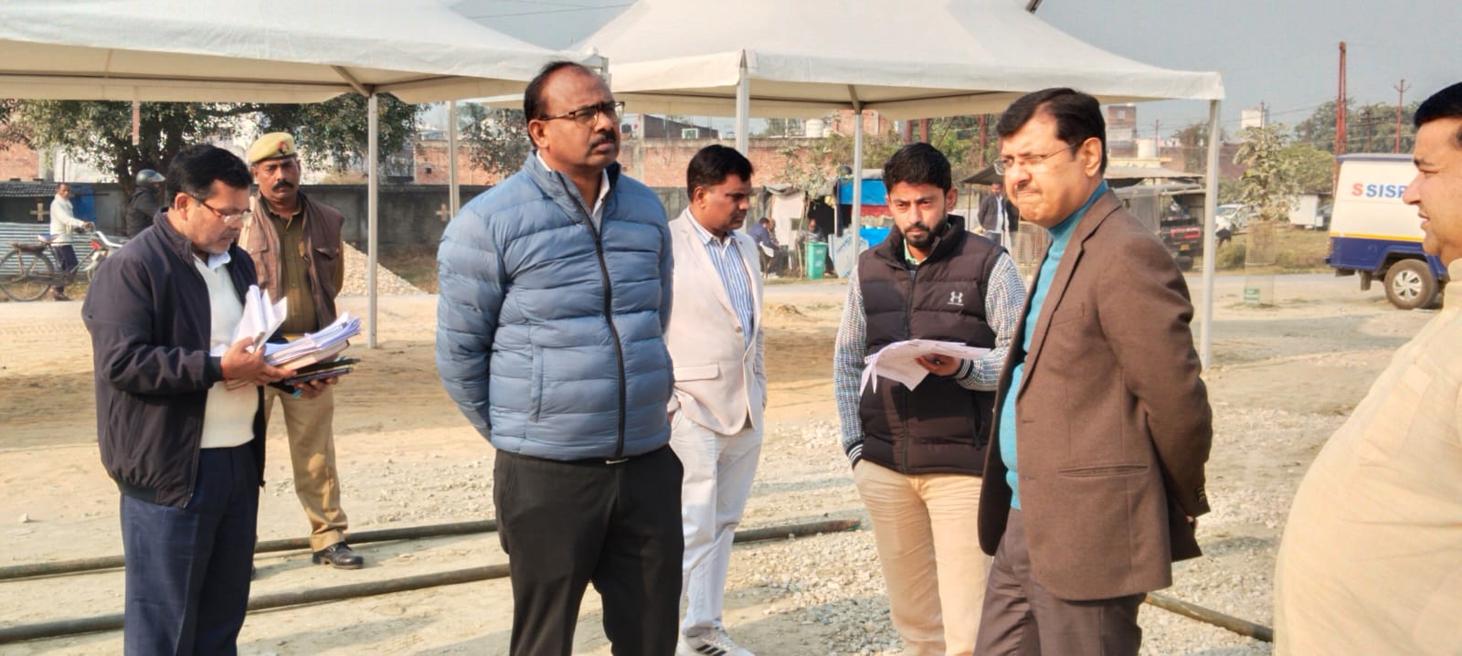Maharajganj: यूपी दिवस की तैयारियों को लेकर DM ने किया कार्यक्रम स्थल का निरीक्षण, जानिये पूरा अपडेट