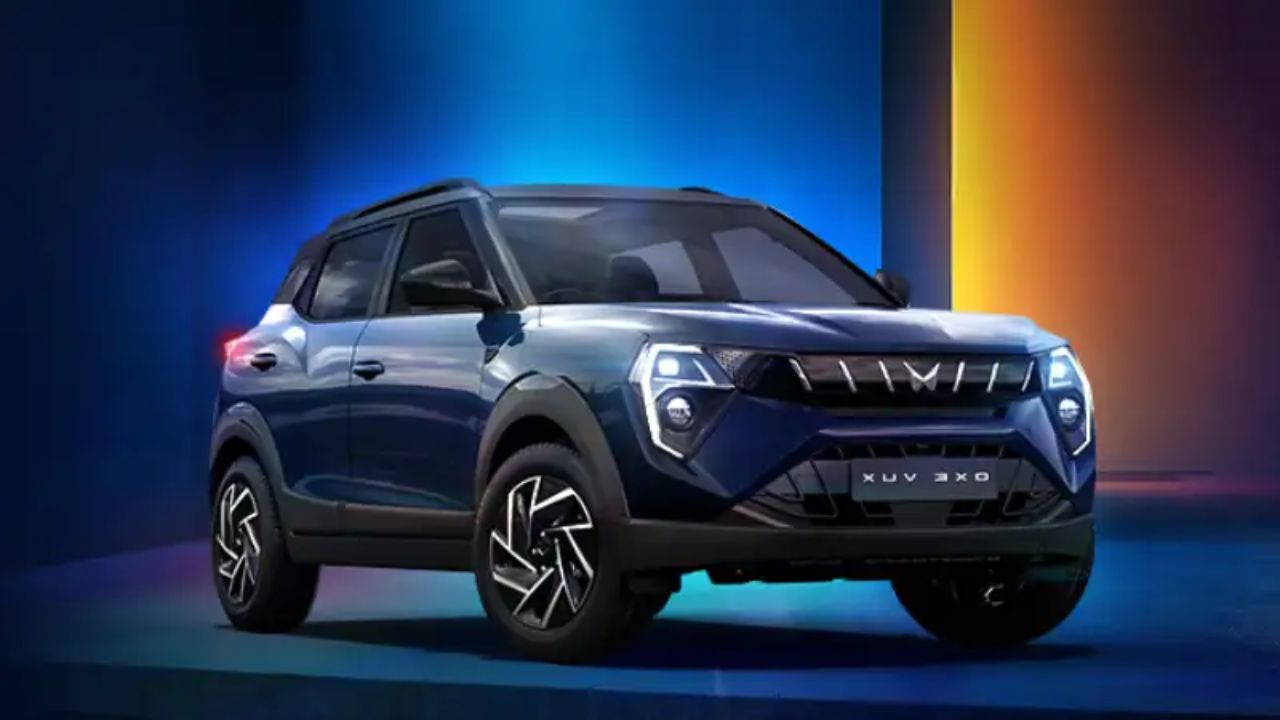 इस इलेक्ट्रिक SUV में 39.4 kWh का बैटरी पैक* लगाया गया है, जो सिंगल इलेक्ट्रिक मोटर के साथ आता है। मोटर 147 bhp की पावर और 310 Nm का टॉर्क जनरेट करती है। कंपनी के अनुसार, इसकी रियल वर्ल्ड रेंज लगभग 285 किलोमीटर है। हालांकि, कुछ ग्राहकों को यह रेंज Tata Nexon EV और MG Windsor EV की तुलना में थोड़ी कम लग सकती है। XUV 3XO EV में 7.2 kW का होम चार्जर ऑप्शनल उपलब्ध होगा। (Img- Internet) इस इलेक्ट्रिक SUV में 39.4 kWh का बैटरी पैक* लगाया गया है, जो सिंगल इलेक्ट्रिक मोटर के साथ आता है। मोटर 147 bhp की पावर और 310 Nm का टॉर्क जनरेट करती है। कंपनी के अनुसार, इसकी रियल वर्ल्ड रेंज लगभग 285 किलोमीटर है। हालांकि, कुछ ग्राहकों को यह रेंज Tata Nexon EV और MG Windsor EV की तुलना में थोड़ी कम लग सकती है। XUV 3XO EV में 7.2 kW का होम चार्जर ऑप्शनल उपलब्ध होगा। (Img- Internet)