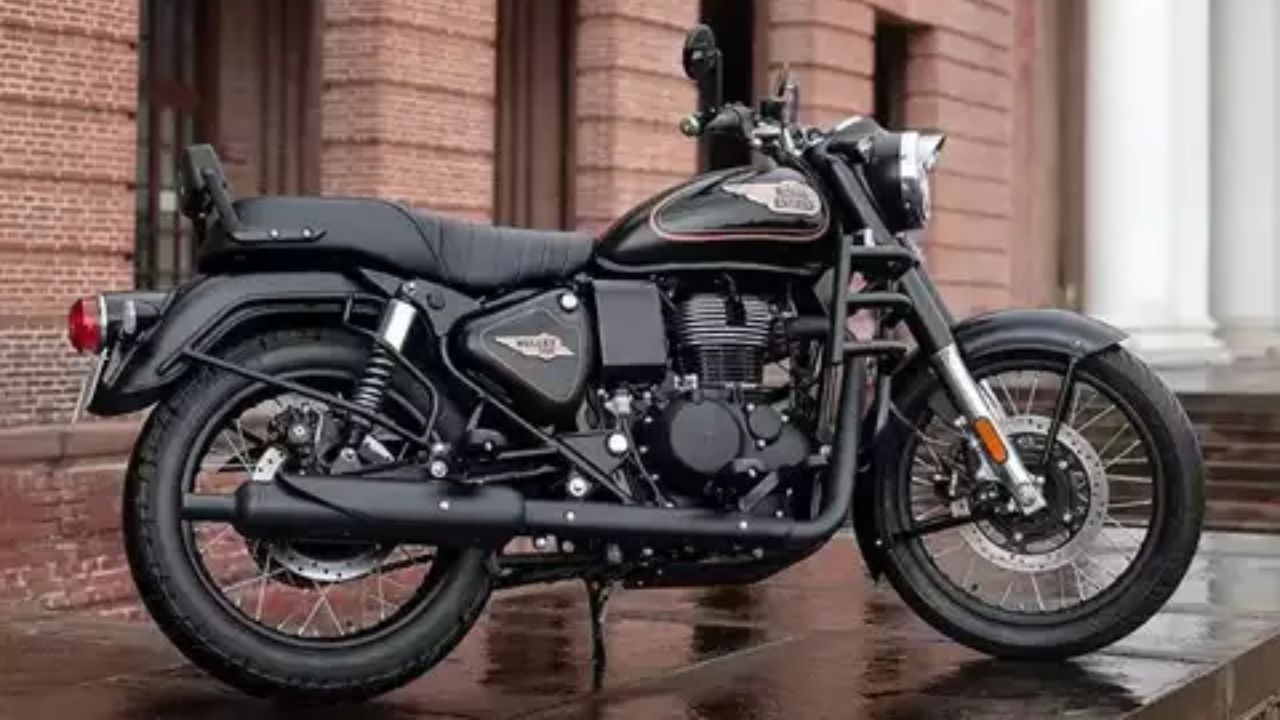 Royal Enfield Bullet 650 Twin: Royal Enfield अपनी सबसे आइकॉनिक Bullet को अब 650cc ट्विन इंजन के साथ लाने की तैयारी में है। इसमें 648cc का पैरेलल-ट्विन इंजन मिलेगा। बाइक का लुक क्लासिक रहेगा। डुअल-चैनल ABS, LED लाइट्स और बेहतर ब्रेकिंग सिस्टम इसे और भी आकर्षक बनाते हैं। अनुमानित कीमत 3.4 से 3.6 लाख रुपये है। (Img- Internet) Royal Enfield Bullet 650 Twin: Royal Enfield अपनी सबसे आइकॉनिक Bullet को अब 650cc ट्विन इंजन के साथ लाने की तैयारी में है। इसमें 648cc का पैरेलल-ट्विन इंजन मिलेगा। बाइक का लुक क्लासिक रहेगा। डुअल-चैनल ABS, LED लाइट्स और बेहतर ब्रेकिंग सिस्टम इसे और भी आकर्षक बनाते हैं। अनुमानित कीमत 3.4 से 3.6 लाख रुपये है। (Img- Internet)