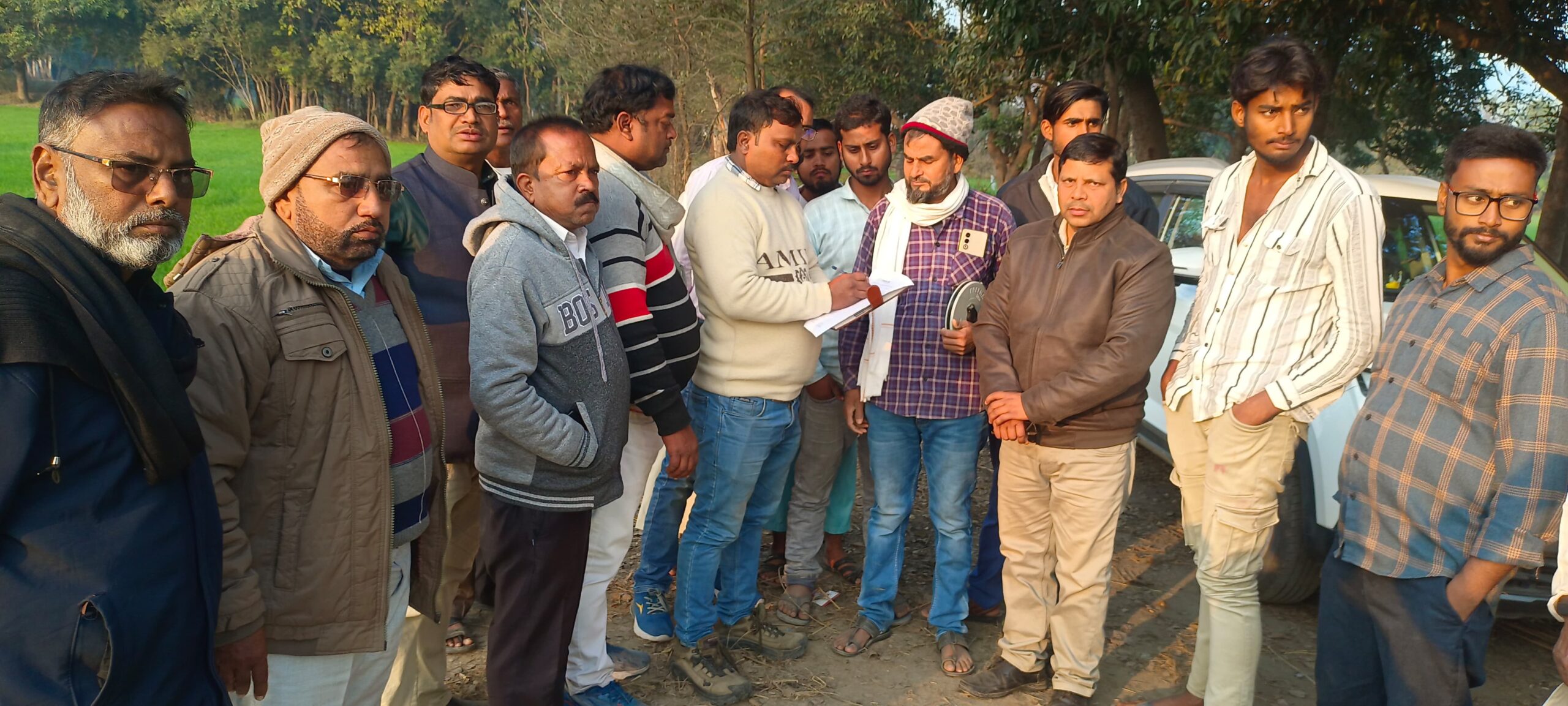 Maharajganj DM के निर्देश पर जर्जर कच्ची सड़क की जांच, पिच निर्माण की तैयारी शुरू