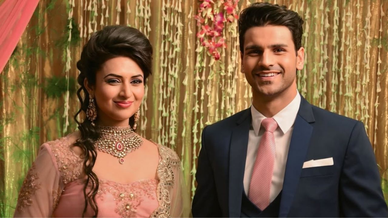 यह सगाई एक प्राइवेट सेरेमनी थी जिसमें दोनों के परिवार और कुछ करीबी दोस्त शामिल हुए थे। जनवरी 2016 में सगाई के बाद, दिव्यांका और विवेक ने जुलाई 2016 में भोपाल में ग्रैंड वेडिंग की थी। इस शादी का आयोजन भोपाल के फनसिटी में हुआ और इसमें दोनों के कई को-स्टार्स भी शामिल हुए थे। (Img- Instagram)