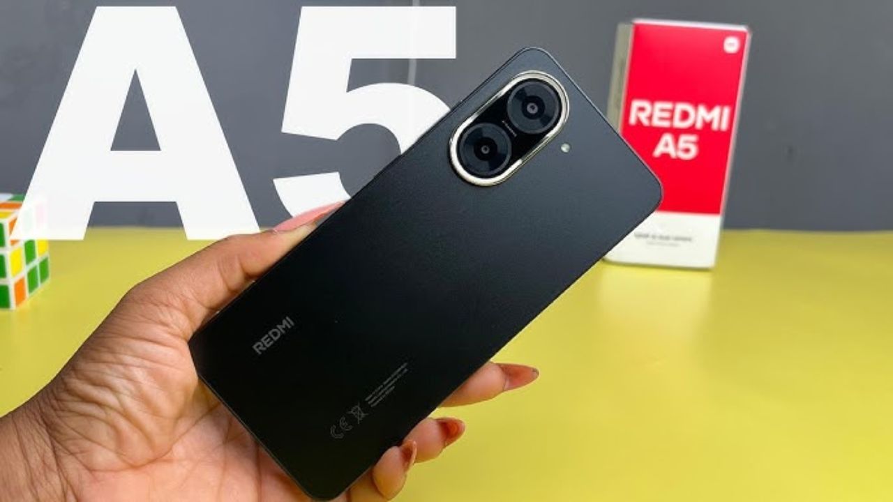 Redmi A5 का 3GB रैम और 64GB स्टोरेज वेरिएंट Flipkart सेल में 6,499 रुपये में उपलब्ध है। इस फोन पर 27% का डिस्काउंट दिया गया है। इसका लॉन्च प्राइस 8,999 रुपये था। Axis Bank Flipkart डेबिट कार्ड से खरीद पर 750 रुपये तक का कैशबैक और क्रेडिट कार्ड से 4,000 रुपये तक का कैशबैक मिल सकता है। कम कीमत और Redmi की भरोसेमंद परफॉर्मेंस के चलते यह फोन बजट यूजर्स के लिए अच्छा विकल्प साबित हो सकता है। (Img- Internet)