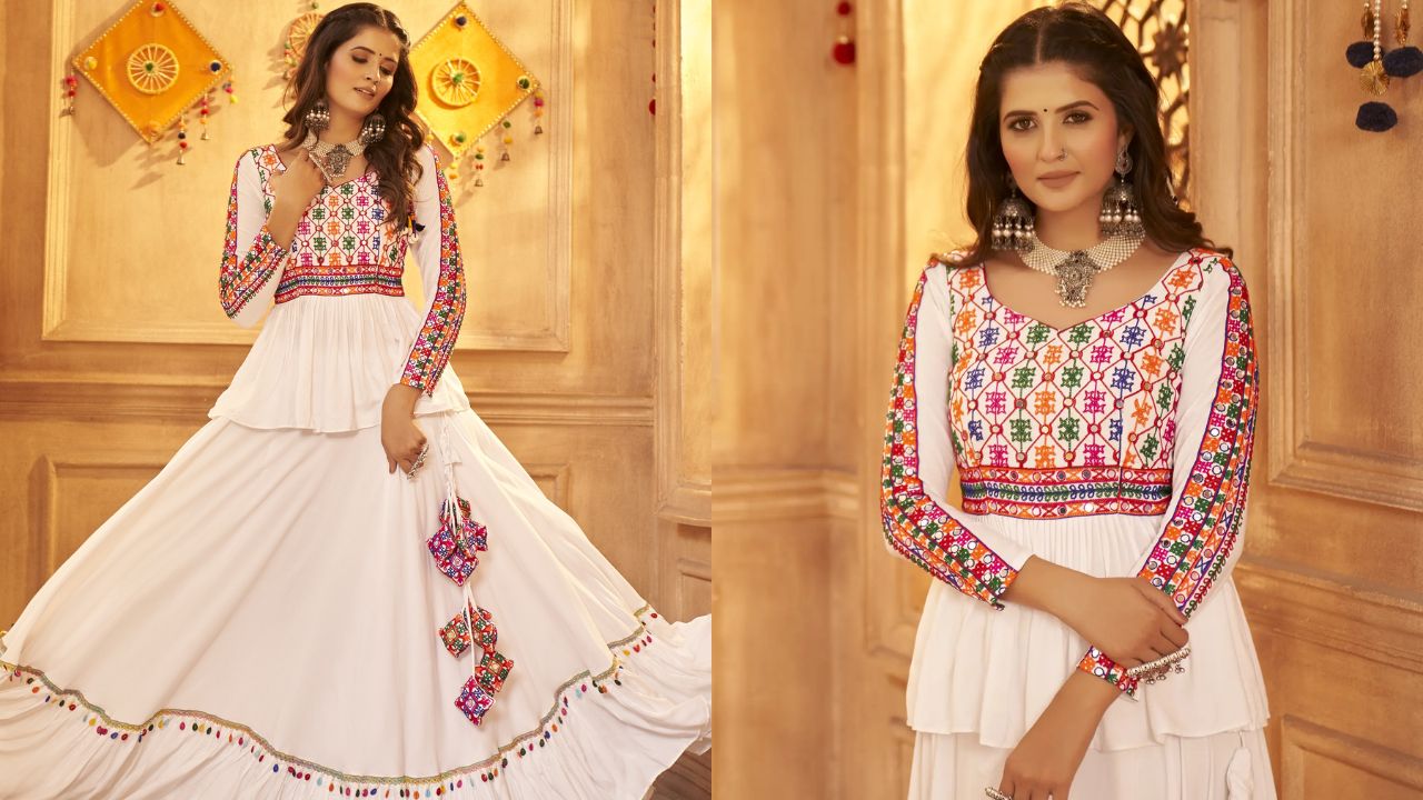 घाघरा-कुर्ती: मकर संक्रांति पर देसी अंदाज दिखाना चाहती हैं तो घाघरा-कुर्ती जरूर ट्राई करें। खासकर गुजराती या राजस्थानी पैटर्न वाले घाघरे इस त्योहार पर खूब पसंद किए जाते हैं। यह आउटफिट न सिर्फ खूबसूरत दिखता है बल्कि फोटो के लिए भी परफेक्ट रहता है। (Img- Internet)