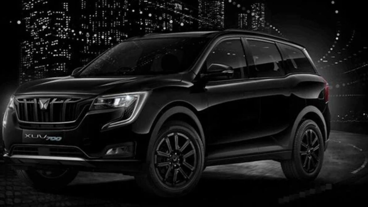 Mahindra XUV 7XO की लॉन्च से पहले ही कंपनी ने इसकी प्री-बुकिंग शुरू कर दी है। ग्राहक इस SUV को 21,000 रुपये के टोकन अमाउंट पर ऑनलाइन या नजदीकी डीलरशिप के जरिए बुक कर सकते हैं। इससे साफ है कि कंपनी को इस SUV से काफी उम्मीदें हैं और यह एक प्रीमियम सेगमेंट में अपनी पहचान बनाने के लिए तैयार है। (Img- Internet)