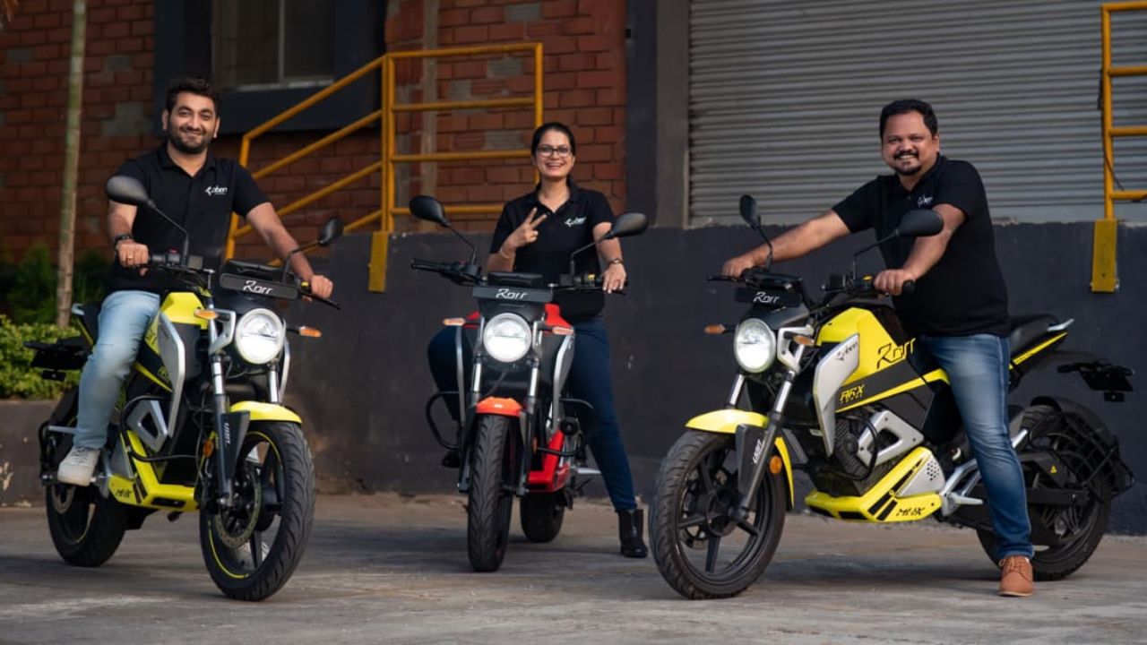 साल 2026 बाइक लवर्स के लिए खास रहने वाला है। Bullet 650 जैसी क्लासिक बाइक से लेकर KTM RC 160 जैसी स्पोर्ट्स बाइक तक, हर तरह के राइडर्स के लिए नए ऑप्शन आएंगे। अगर आप नई बाइक खरीदने की सोच रहे हैं, तो 2026 का इंतजार करना आपके लिए फायदेमंद साबित हो सकता है। (Img- Internet) साल 2026 बाइक लवर्स के लिए खास रहने वाला है। Bullet 650 जैसी क्लासिक बाइक से लेकर KTM RC 160 जैसी स्पोर्ट्स बाइक तक, हर तरह के राइडर्स के लिए नए ऑप्शन आएंगे। अगर आप नई बाइक खरीदने की सोच रहे हैं, तो 2026 का इंतजार करना आपके लिए फायदेमंद साबित हो सकता है। (Img- Internet)