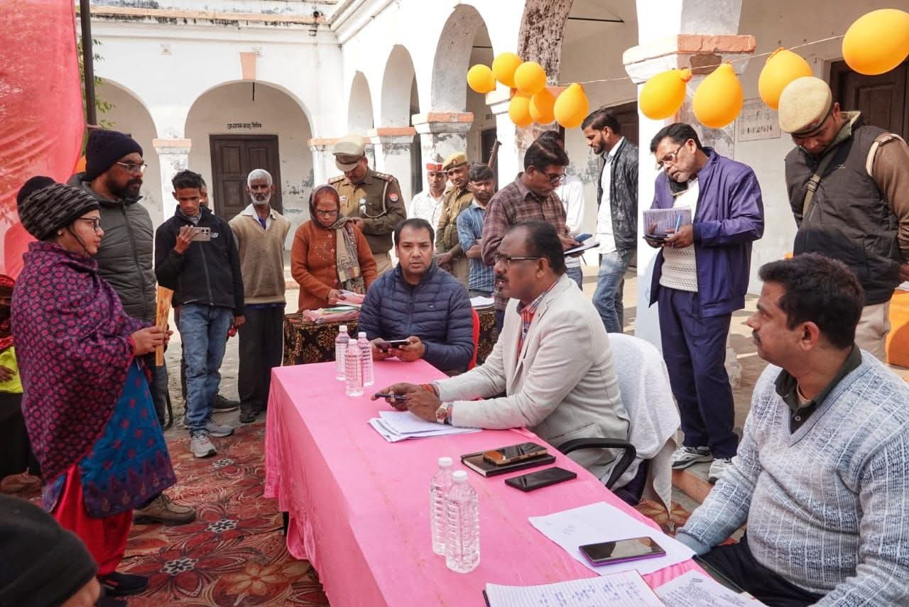 फरेंदा में डीएम ने किया आलेख्य निर्वाचक नामावली का पाठन, मतदाताओं से आपत्तियां दर्ज कराने की अपील