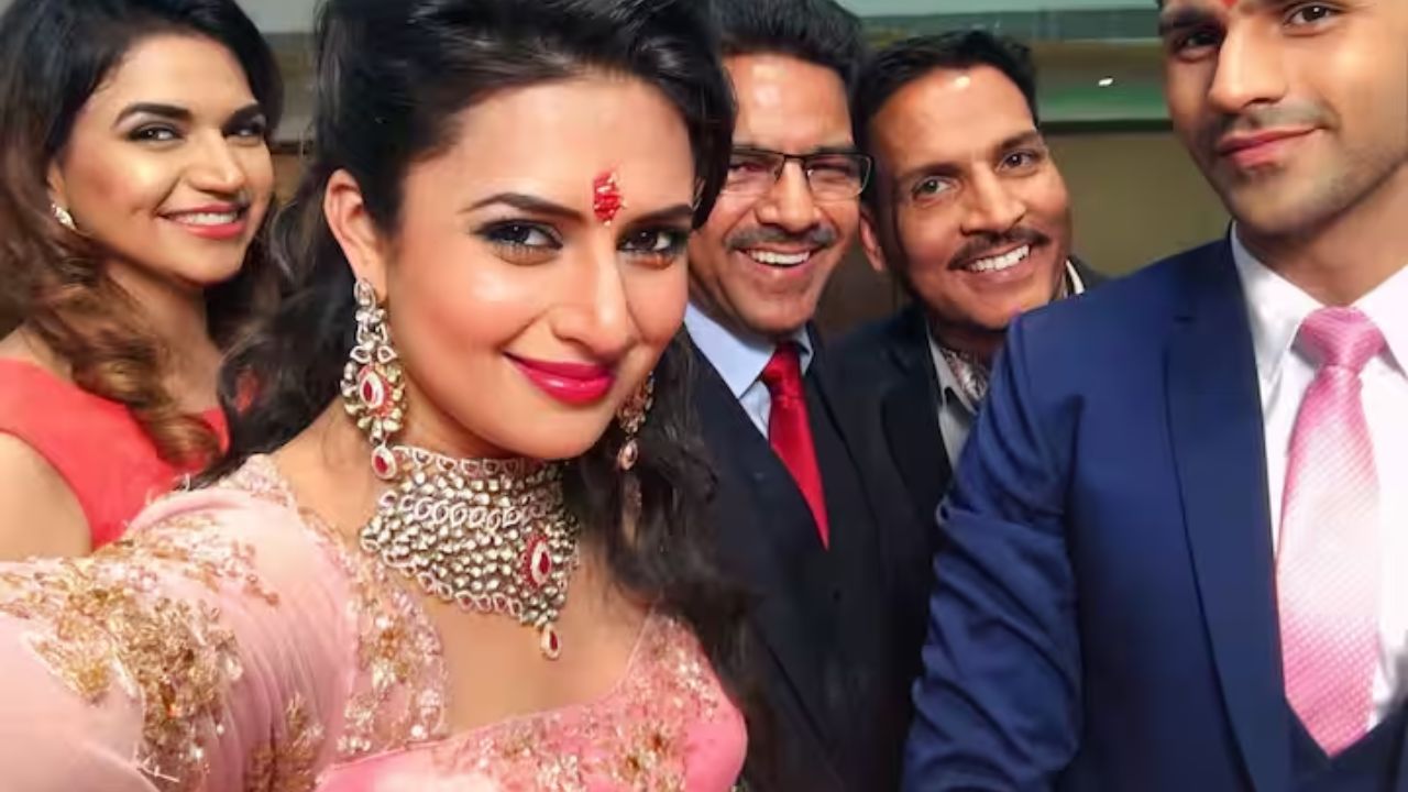 इस 10 साल के सफर में दोनों ने एक-दूसरे के साथ प्यार, भरोसा और समझदारी के साथ जीवन के हर पड़ाव को पार किया। उनके फैंस के लिए यह दिन यादगार है और सोशल मीडिया पर उनकी अनदेखी तस्वीरों ने इस मौके को और भी खास बना दिया है। (Img- Instagram)