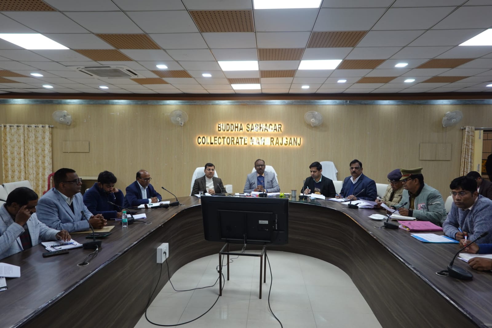 रोजगारपरक योजनाओं पर समीक्षा बैठक, डीएम ने संबंधित अधिकारियों को दिए निर्देश