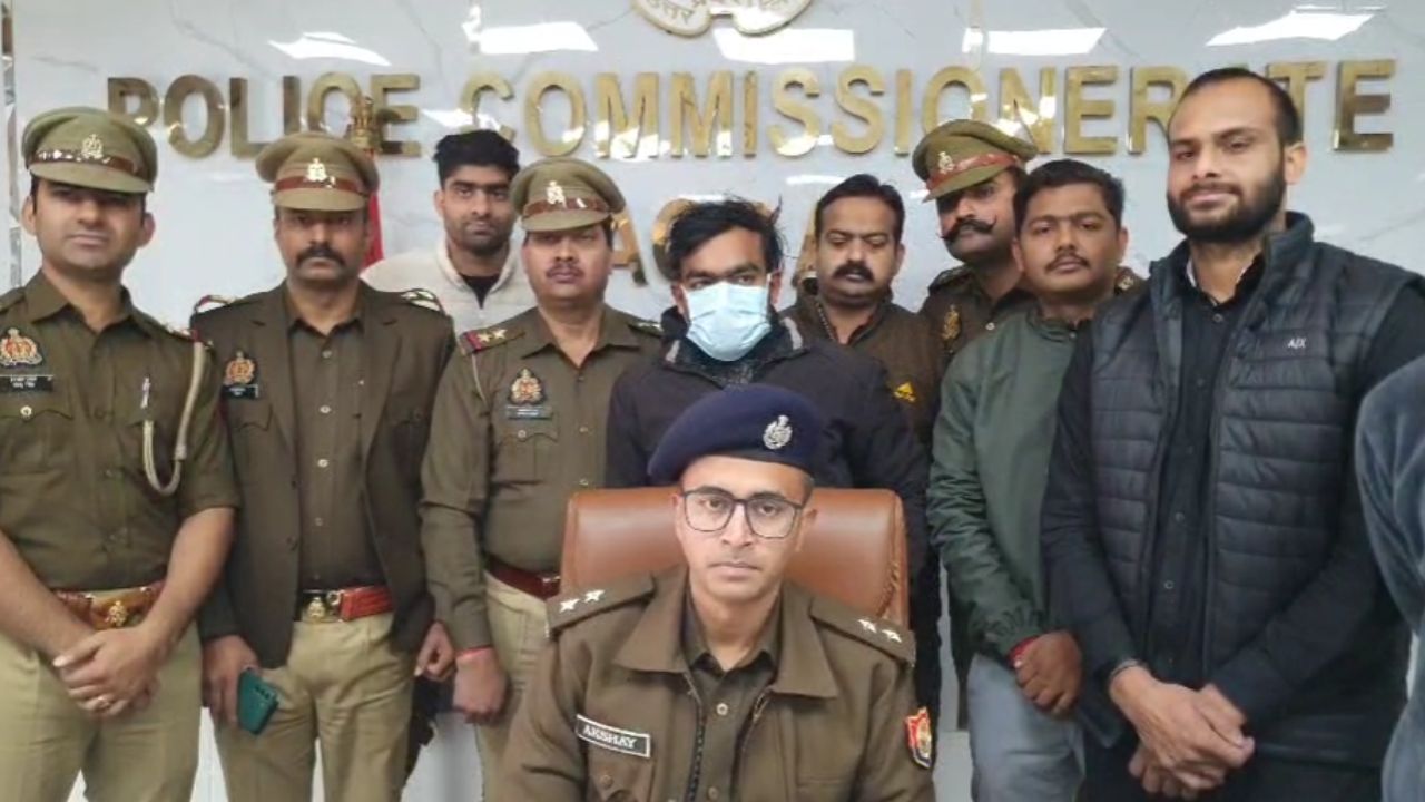 आगरा में फैक्ट्री के बाहर हुई वारदात का पुलिस ने किया खुलासा, लाइसेंसी रिवॉल्वर सहित आरोपी गिरफ्तार