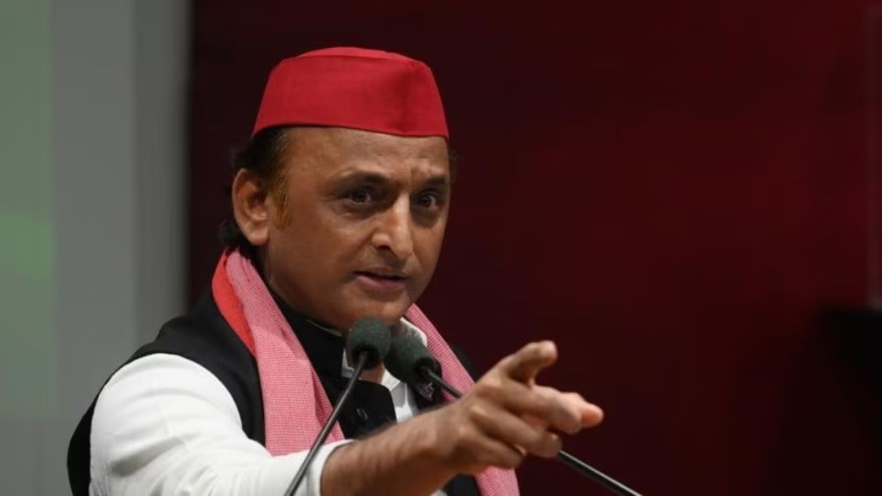 मणिकर्णिका घाट में खंडित मूर्तियों पर सपा का मोर्चा, अखिलेश यादव ने गठित किया प्रतिनिधि मंडल