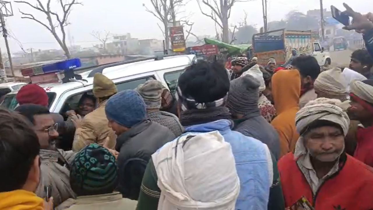 Auraiya News: सड़क सुरक्षा अभियान के दौरान बवाल, ARTO से धक्का मुक्की, जानें क्या है पूरा मामला