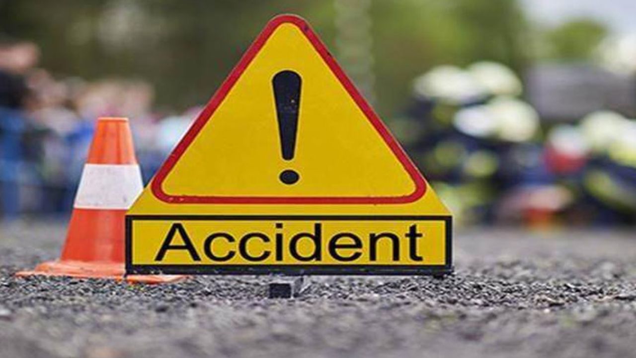 Ballia Accident: तेज रफ्तार पिकअप ने मचाई तबाही, अचानक सड़क पर हुआ ऐसा नजारा जिसे देख लोग रह गए दंग