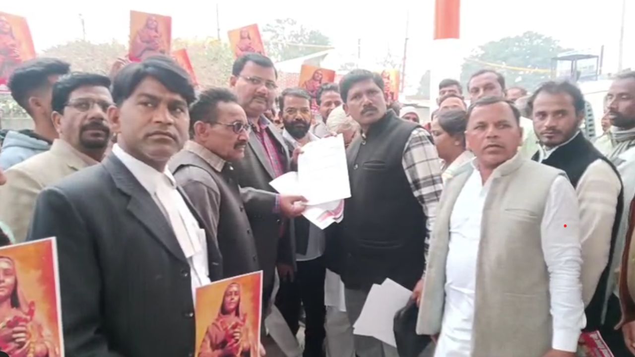 वाराणसी से बदायूं तक गुस्से की लहर, अहिल्याबाई होलकर की मूर्ति तोड़ने पर अधिकारियों के खिलाफ कार्रवाई की मांग