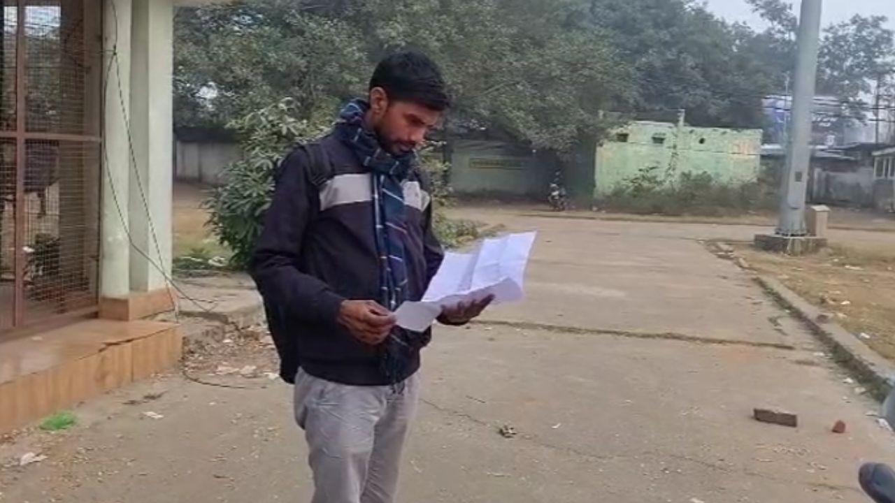 बदायूँ में चपरासी पद चयन में मनमानी का आरोप, पुनः भर्ती की मांग ने पकड़ा जोर; पढ़ें पूरा मामला