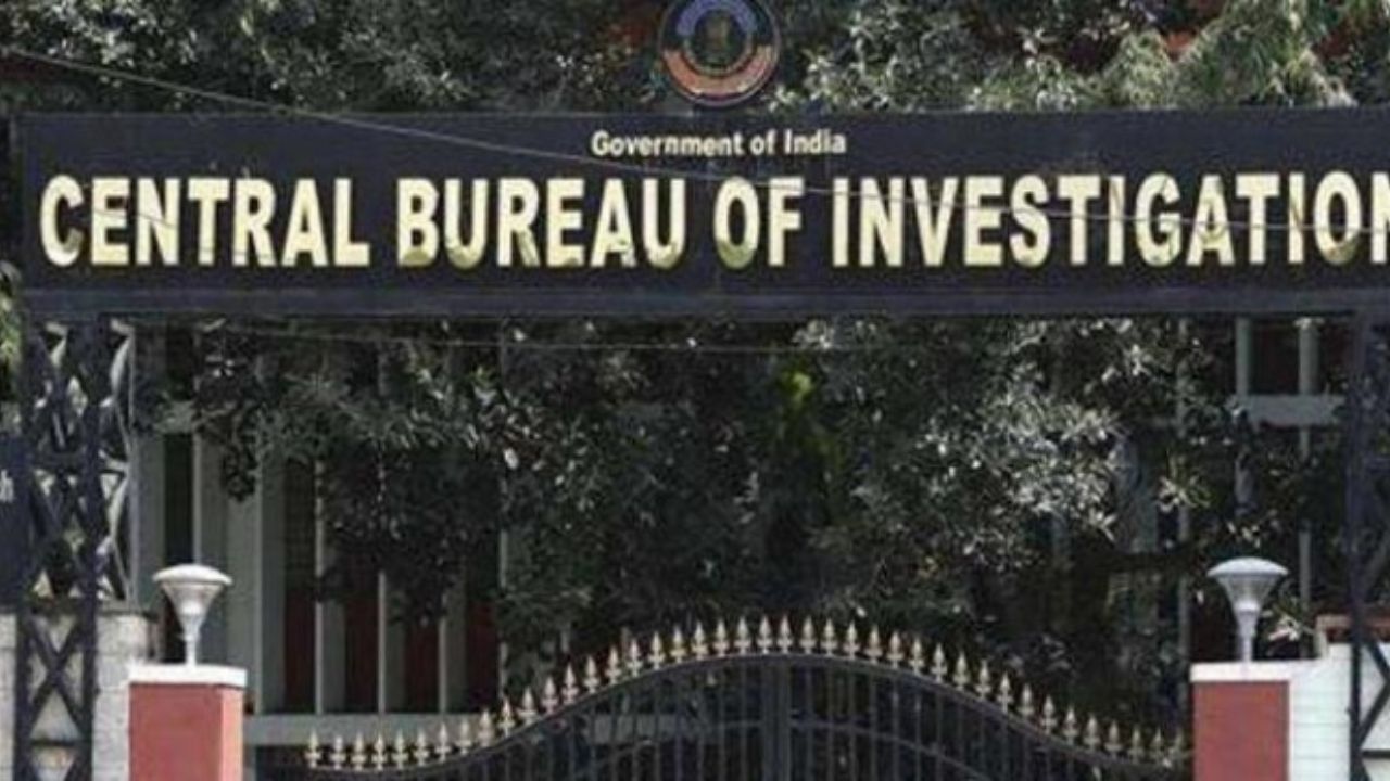 UP में CBI का भ्रष्टाचार पर करारा प्रहार, बैंक मैनेजर-कर्मचारी रिश्वत लेते रंगे हाथ गिरफ्तार; पढ़ें इनसाइड स्टोरी