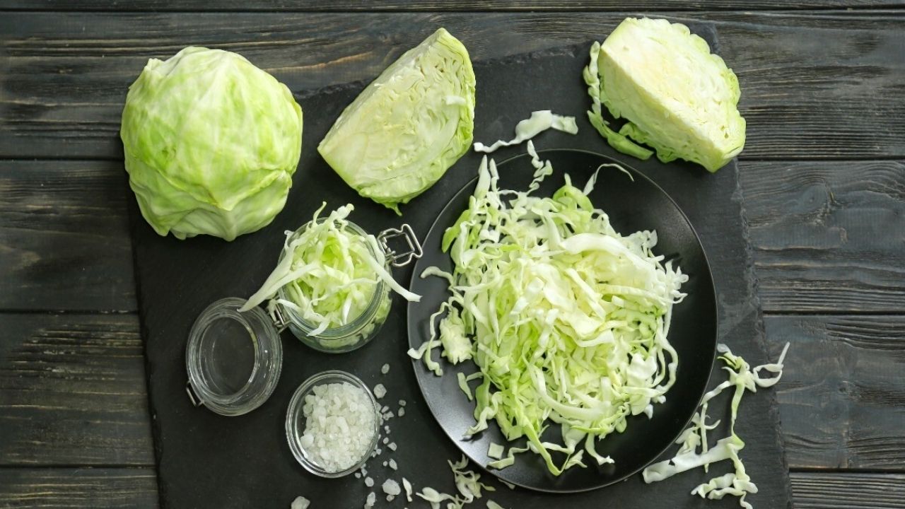 पत्ता गोभी में कीड़े? काटते समय बरतें ये सावधानी, वरना हो सकती है बड़ी परेशानी; जानें आसान ट्रिक