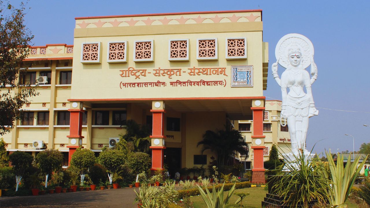 युवाओं के लिए सुनहरा मौका: सेंट्रल संस्कृत यूनिवर्सिटी में नॉन-टीचिंग पदों पर भर्ती, जानिए कैसे करें आवेदन?