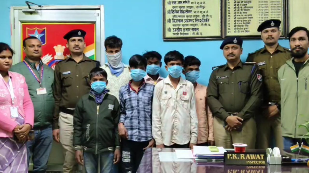 Video: डीडीयू जंक्शन पर अचानक बढ़ी हलचल, ट्रेन पहुंचते ही सामने आया चौंकाने वाला सच