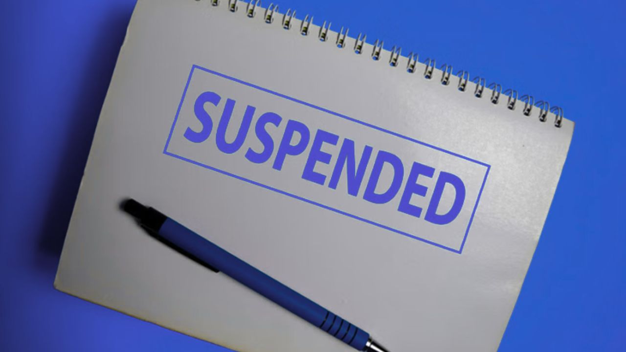 वित्तीय अनियमितताओं पर गिरी गाज, मैनपुरी वन विभाग में DFO हटे, लिपिक निलंबित; जानें पूरा मामला