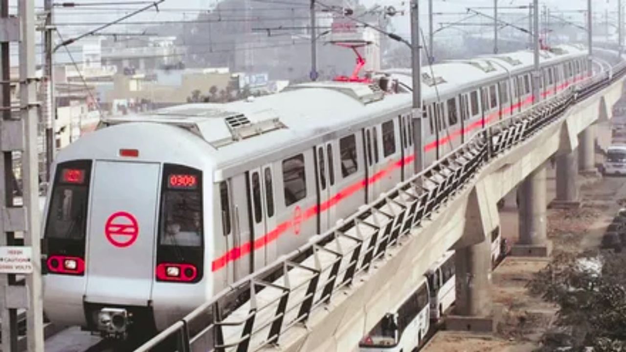 Republic Day 2026: दिल्ली में सुबह इतने बजे से शुरू होगी मेट्रो, कर्तव्य पथ जाने वालों के लिए विशेष इंतजाम
