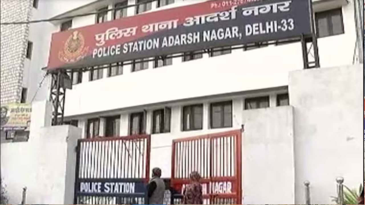 DMRC इंजीनियर का उजड़ा परिवार; कमरे में मिली तीन जली लाश: पति-पत्नी और बेटी…