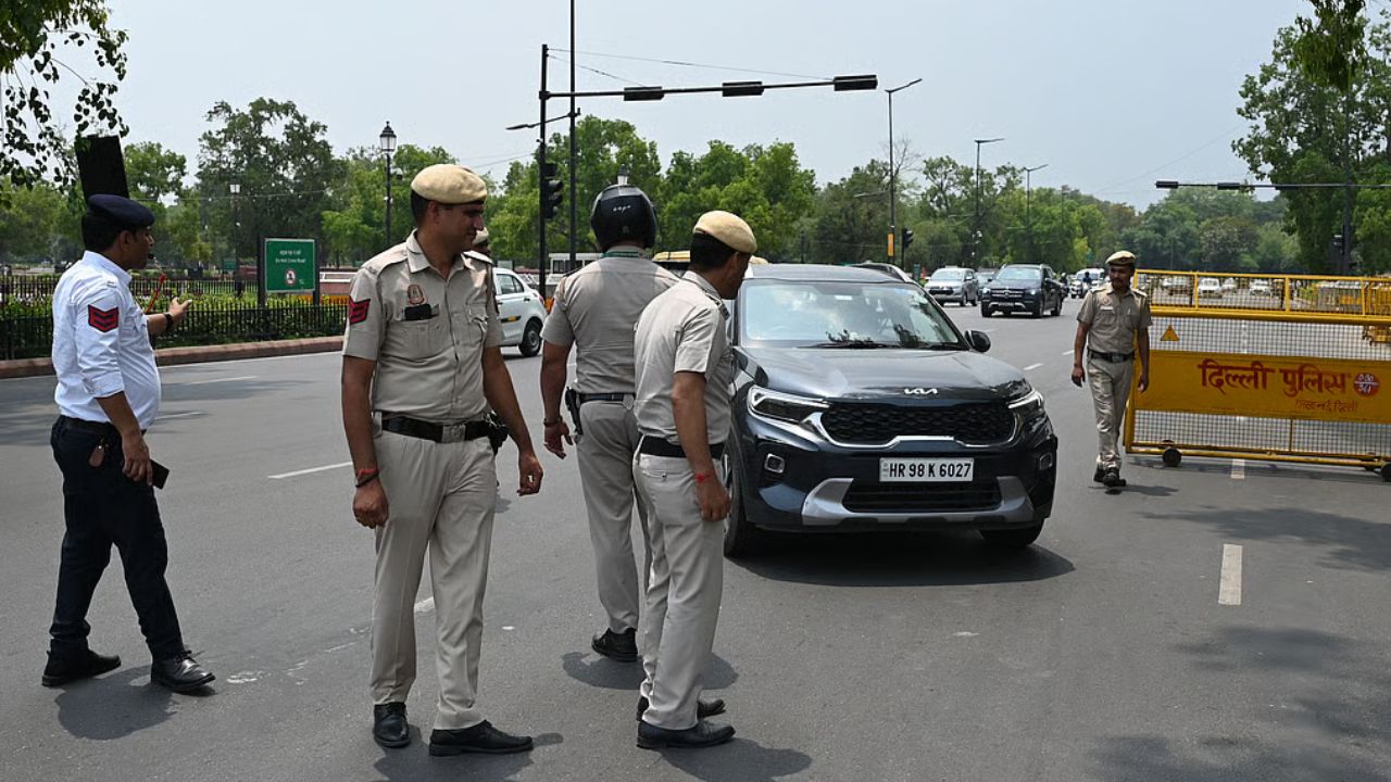 Republic Day Security Alert: गणतंत्र दिवस पर हाइटेक सुरक्षा, AI की नजर और 30000 जवान से लैस होगी दिल्ली