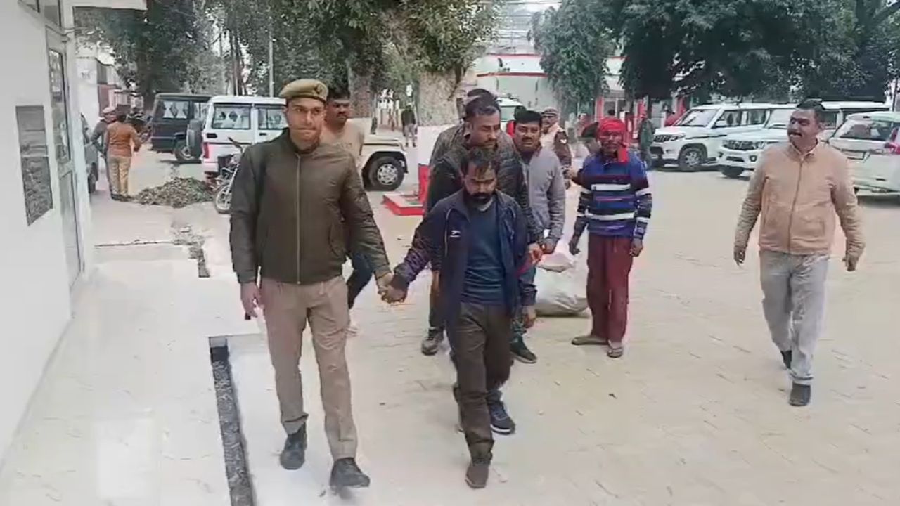 कानपुर-एटा हाईवे पर मैनपुरी पुलिस का शिकंजा, 1.60 क्विंटल गांजा लेकर तस्कर दबोचा; तलाश अभी भी जारी