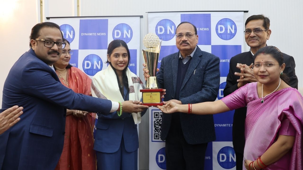 CJI सूर्यकांत के हाथों ग्रैंडमास्टर दिव्या देशमुख को मिला डाइनामाइट न्यूज़ की तरफ से यंग इंडिया कंट्री अवॉर्ड