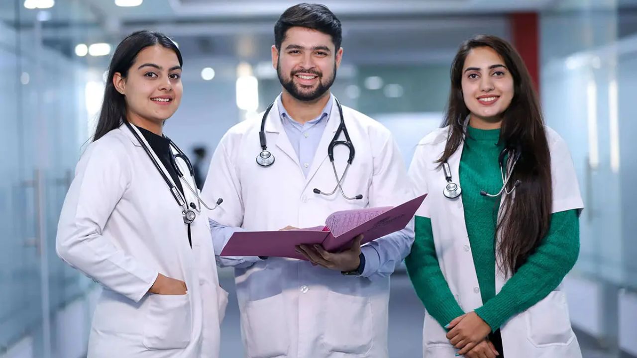 MBBS डॉक्टरों के लिए बंपर मौका: ESIC में बिना परीक्षा 225 पदों पर सीधी भर्ती, जानिये कैसे करें आवेदन