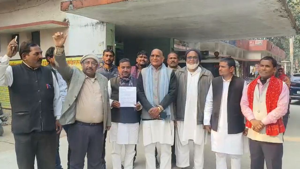 गोरखपुर लिंक एक्सप्रेसवे पर टोल विरोध: खजनी तहसील पर जनता और नेताओं का प्रदर्शन, स्थानीयों ने जताई नाराजगी