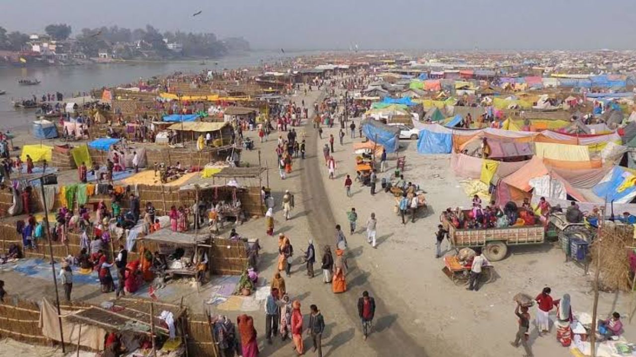 फर्रुखाबाद के मेले में दबंग दुकानदारों ने युवक को चाकू से किया लहूलुहान, पुलिस की मौजूदगी में हुई गुंडागर्दी!