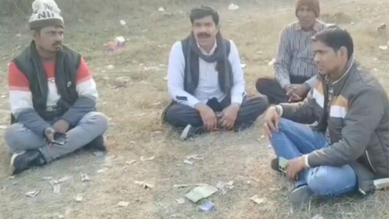 Fatehpur Road Accident: एनएच-2 पर सड़क हुई लाल, हादसे में पिता ने गवांई जान, बेटा घायल