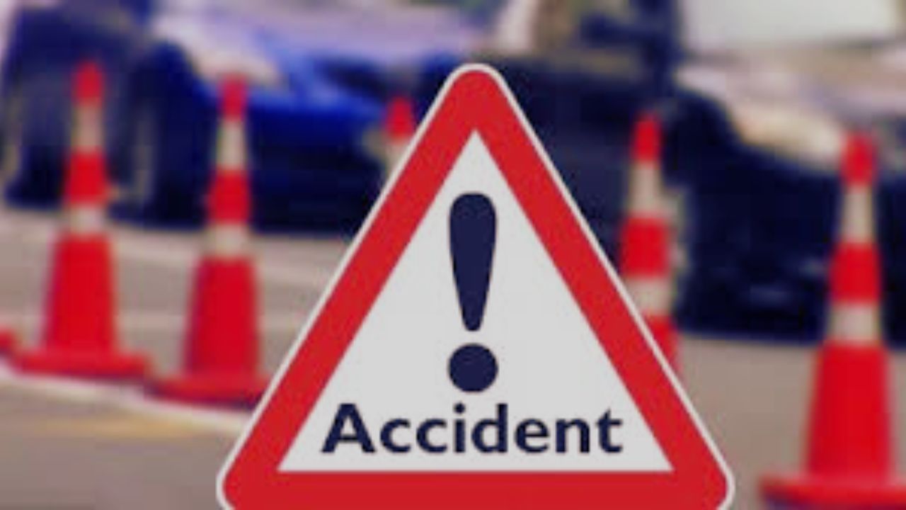 Fatehpur Road Accident: एनएच-2 पर सड़क हुई लाल, हादसे में पिता ने गवांई जान, बेटा घायल