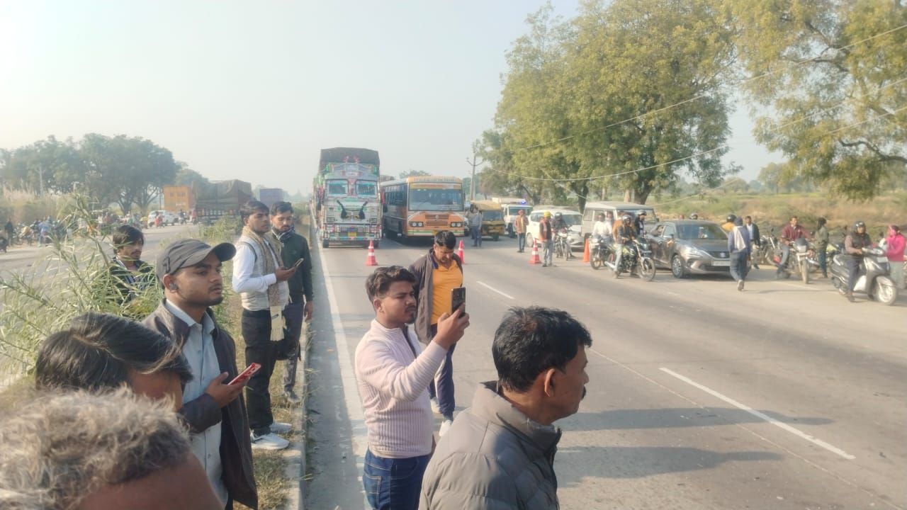 Uttar Pradesh: फतेहपुर में रुक नहीं रहे सड़क हादसे, कार सवार दंपती घायल  