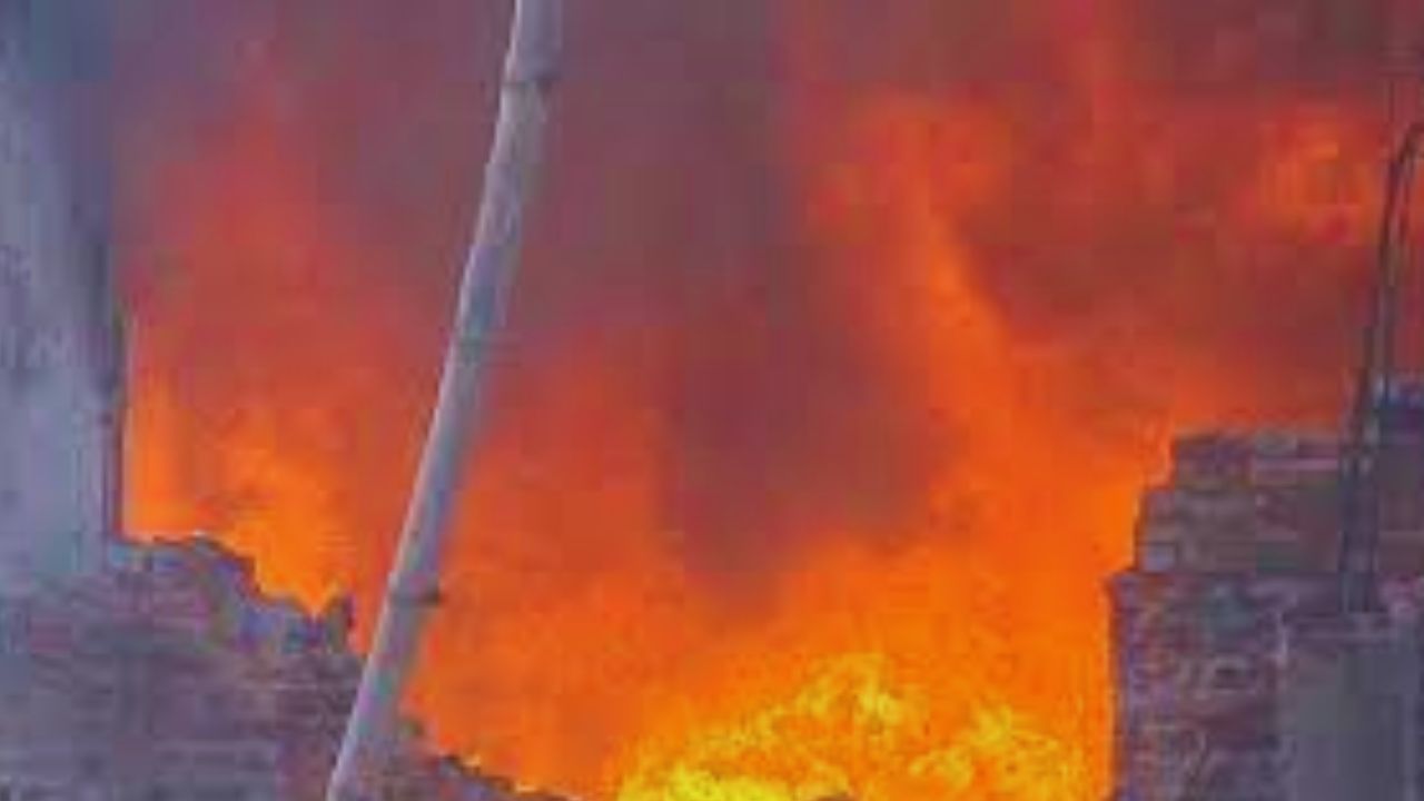 गाजियाबाद अग्निकांड में अब तक 4 की मौत, इलाज के दौरान अंजलि ने तोड़ा दम, 40 परिवार बेघर